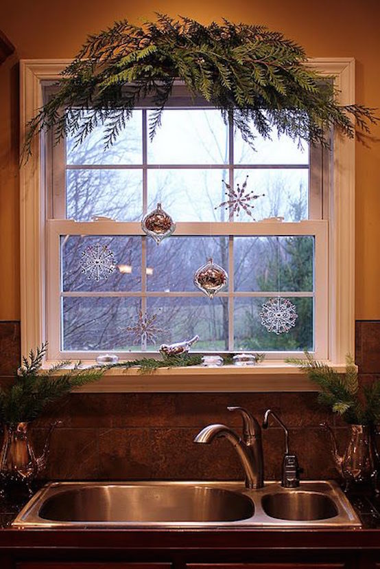 beautiful simple christmas kitchen window