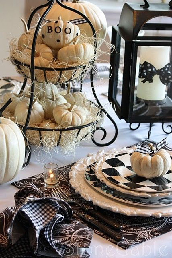 black and white halloween table