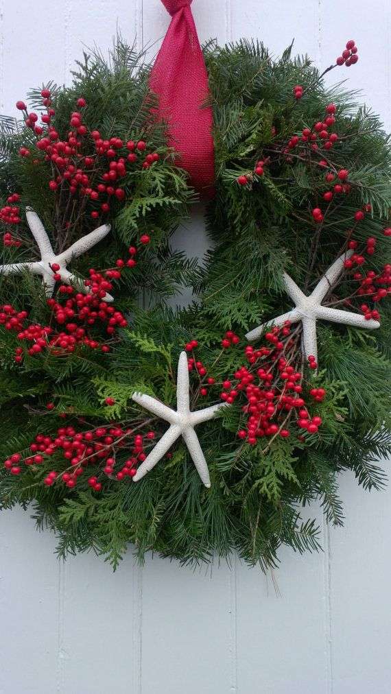christmas wreath ideas fresh branches berries starfish