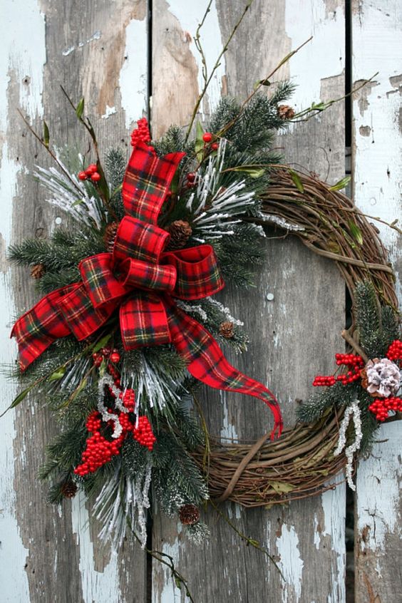 30 Christmas Wreaths Decorating Ideas To Try Now - Feed Inspiration