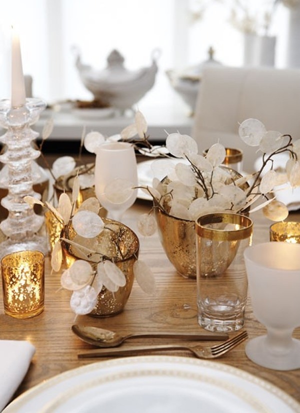 gold christmas table setting