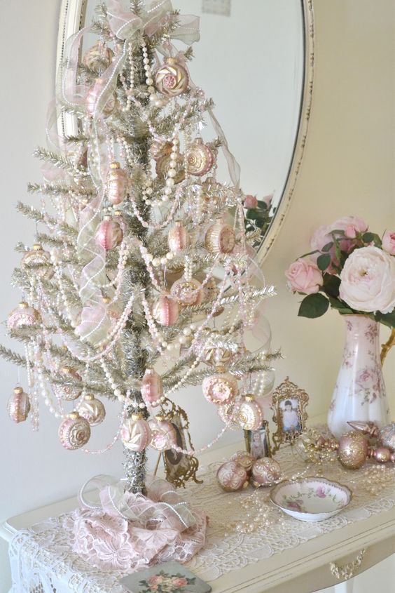 pearls mini christmas tree