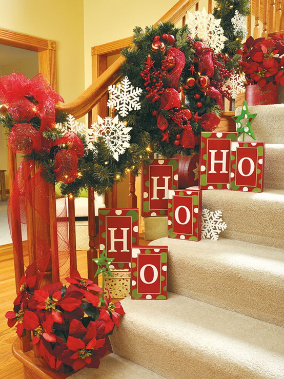 Christmas Staircase Decor Ideas That You Will Love