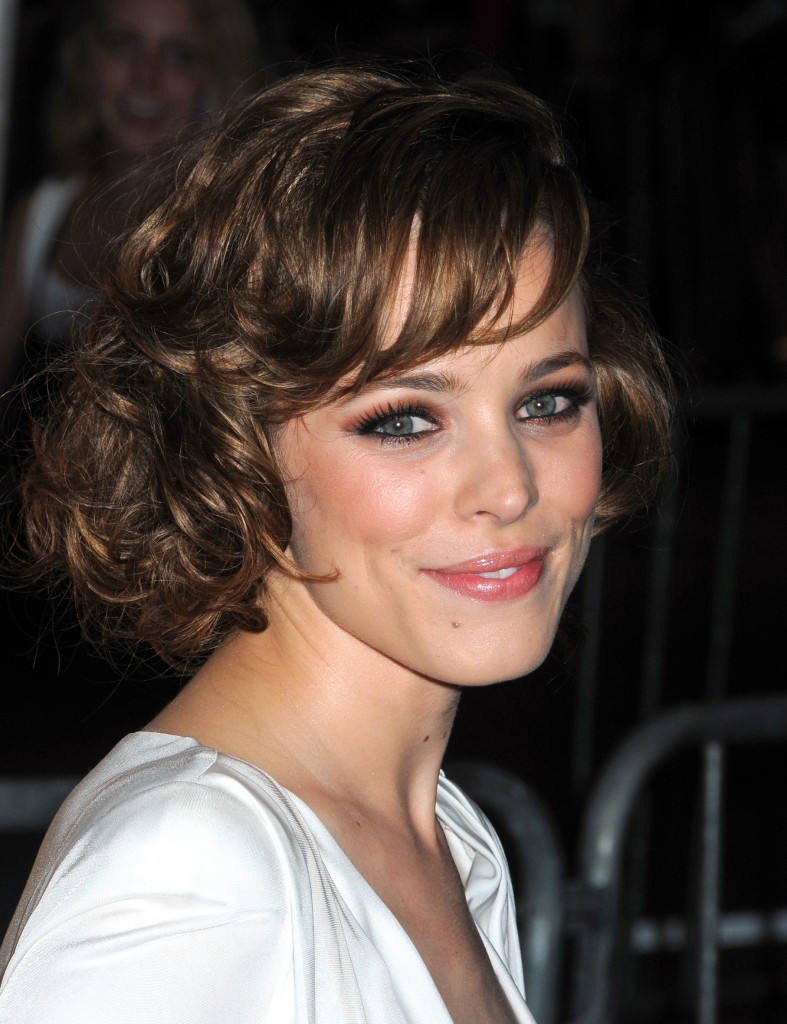 short hairstyles for oval faces with wavy hair