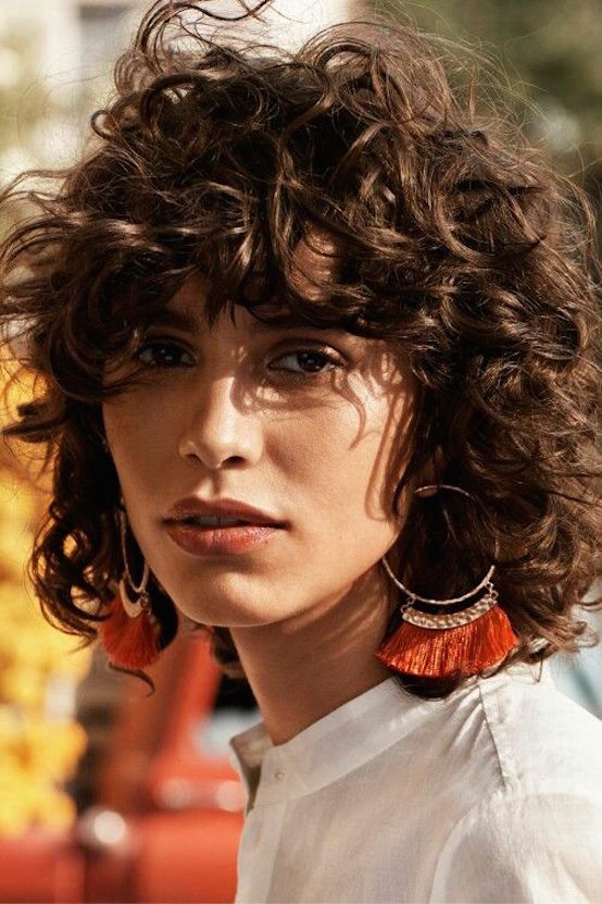 25 Best Curly Hairstyles With Bangs - Feed Inspiration