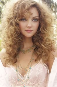 21 Funky Curly Hairstyles For Women - Feed Inspiration